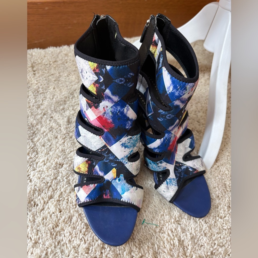 Circus by Sam Edelman Boots 💙🖤 Nina Neoprene Vintage Multicolor Booties Size 10